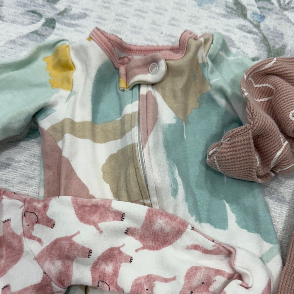 BUNDLE OF 6 NEWBORN ONESIES - Picture 5 of 7